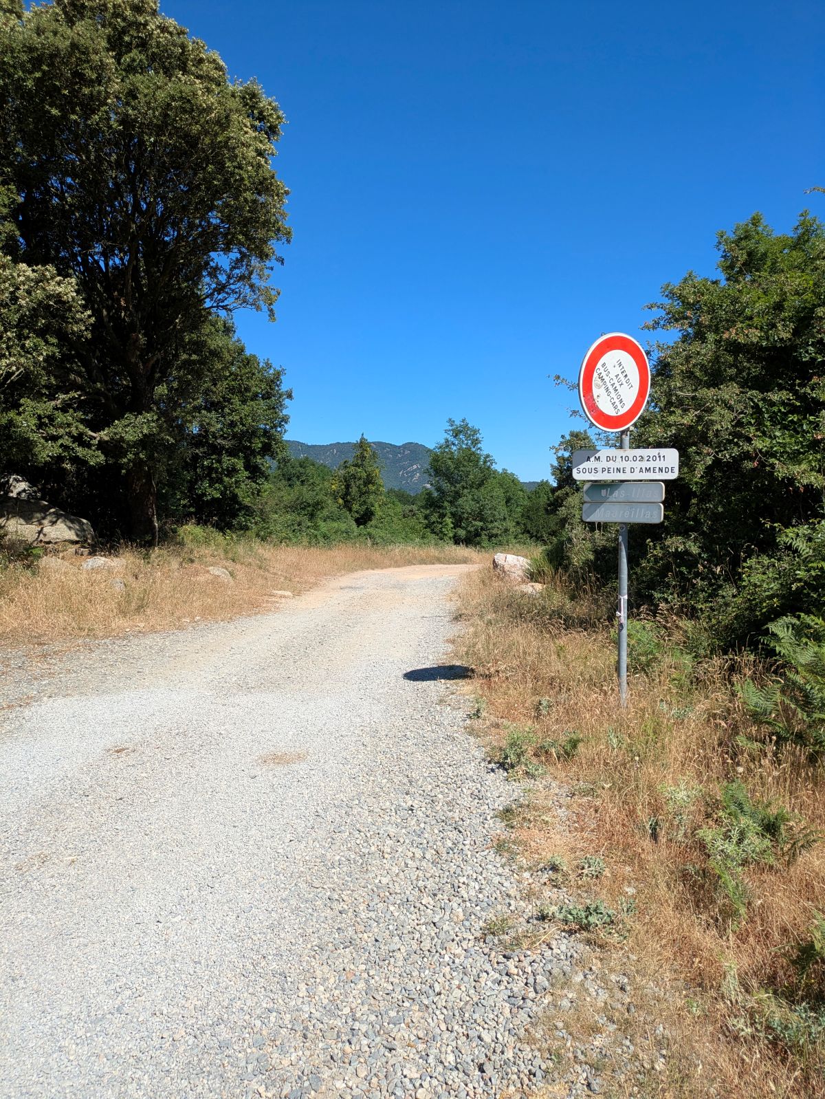 04a-über eine Piste hinüber nach F